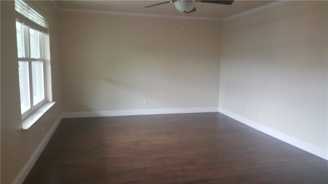 Foto del edificio - 4206 Newton Ave