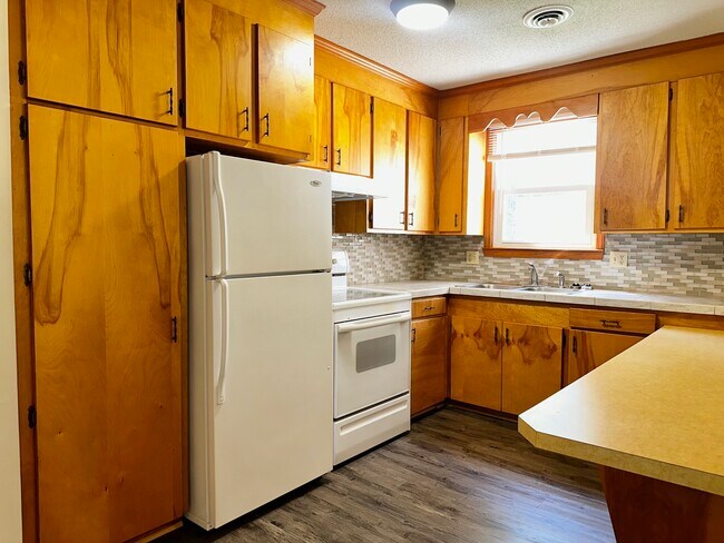 Building Photo - 1211A Furches Ave