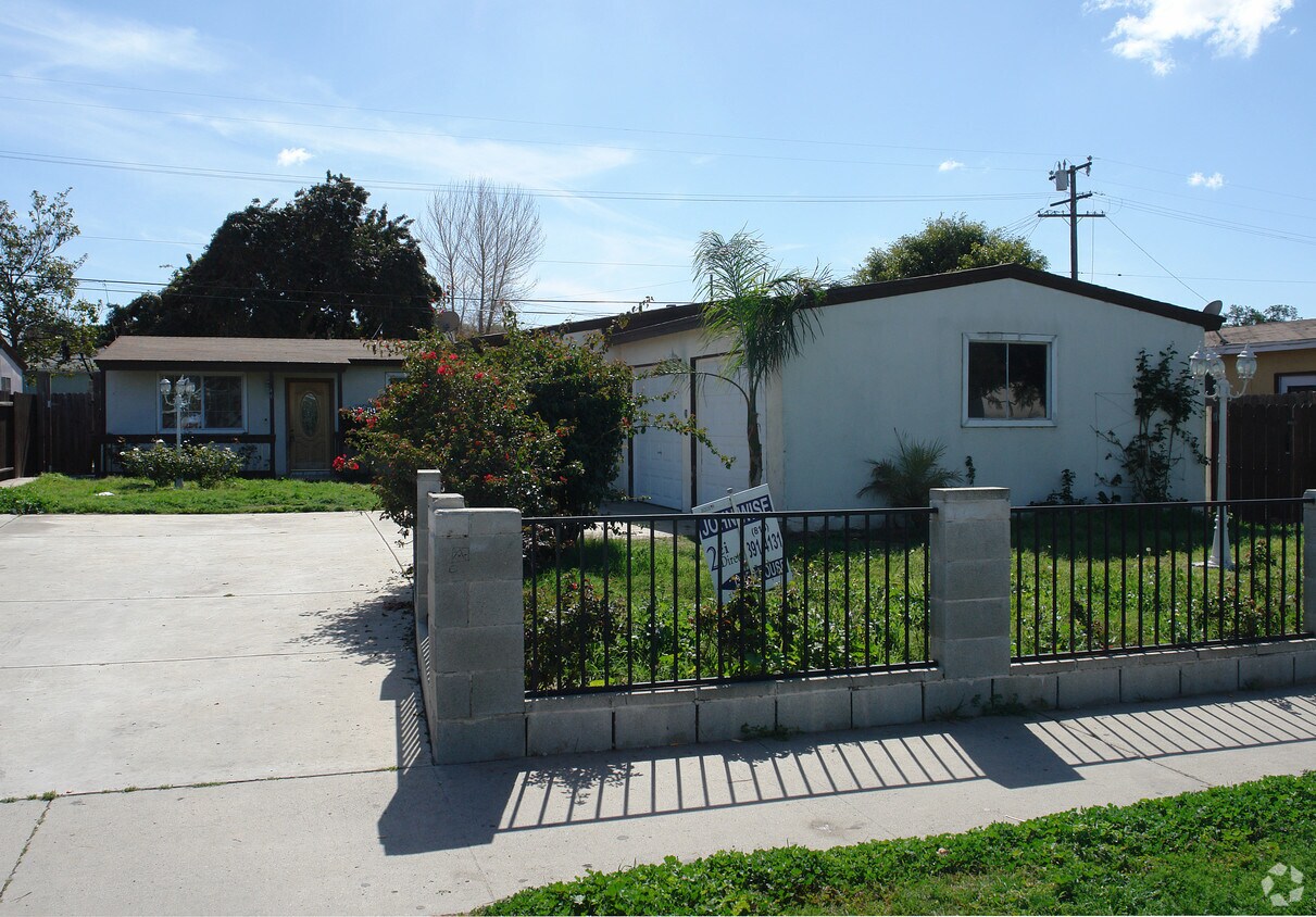 Building Photo - 38-40 Raemere St