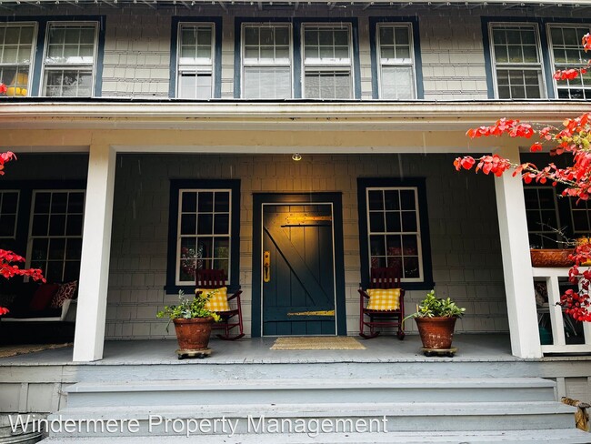 Building Photo - 4 br, 2.5 bath House - 515 FERNCLIFF AVE NE