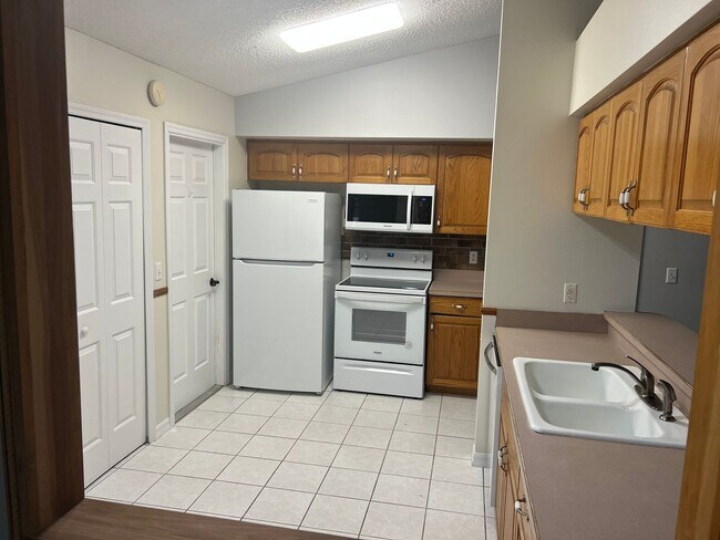 Foto del edificio - Beautiful 3 Bed/2 Bath Single Family Home In Deltona!!