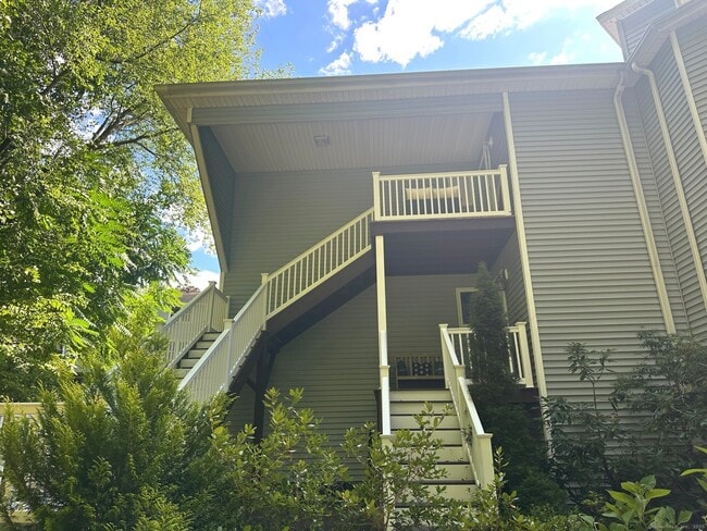Foto del edificio - 5 Quarry Dock Rd
