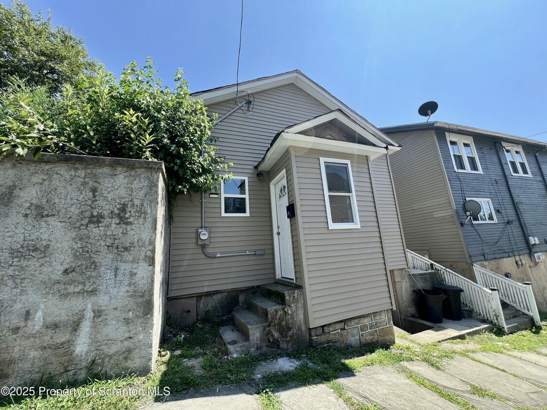 Primary Photo - 337 S Hyde Park Ave