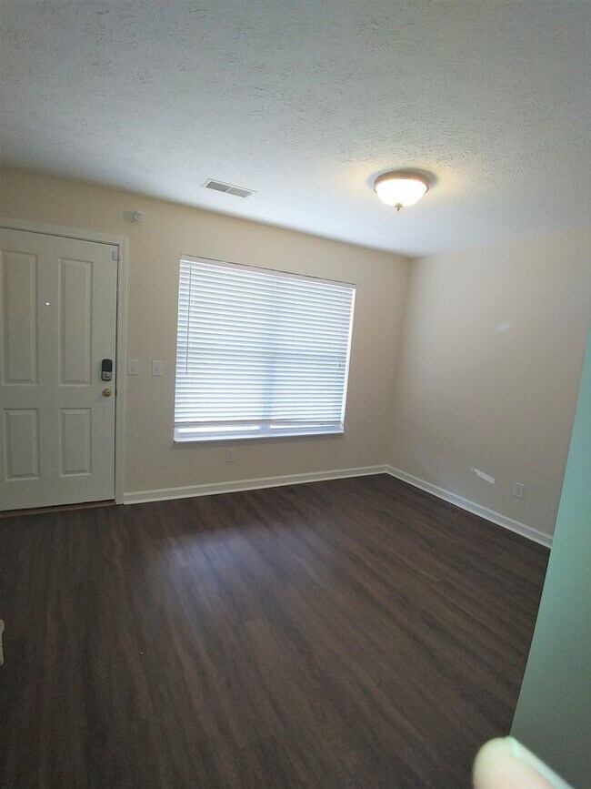 Foto del edificio - Nashboro Village townhouse w/ Community Pool.