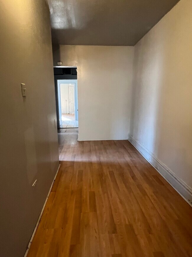 Building Photo - 3400 Winnebago Street, Unit 1st Floor