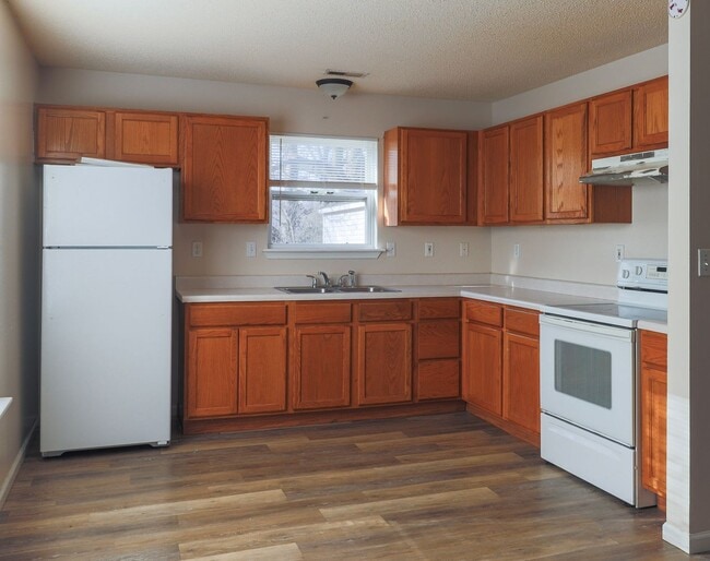 Building Photo - Cute House with large backyard