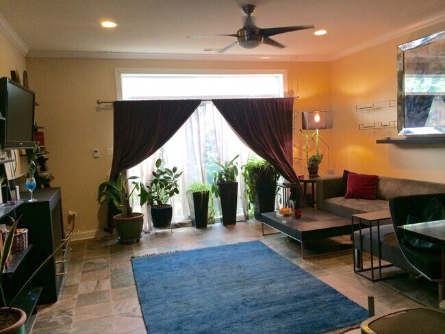 Foto del edificio - 2715 W Washington Blvd