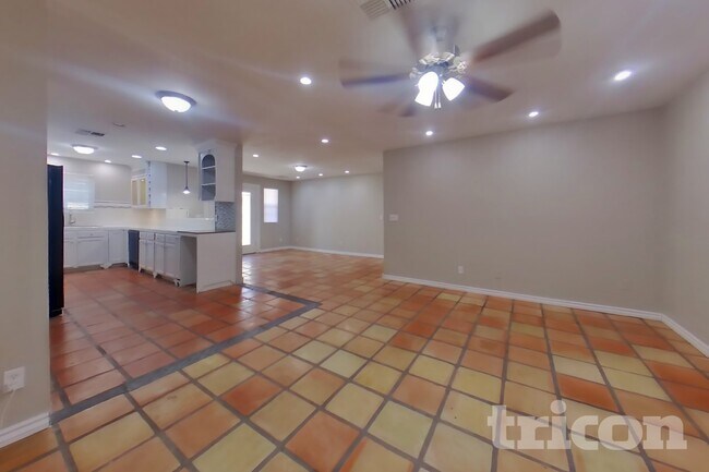 Foto del edificio - 18633 N 15th St