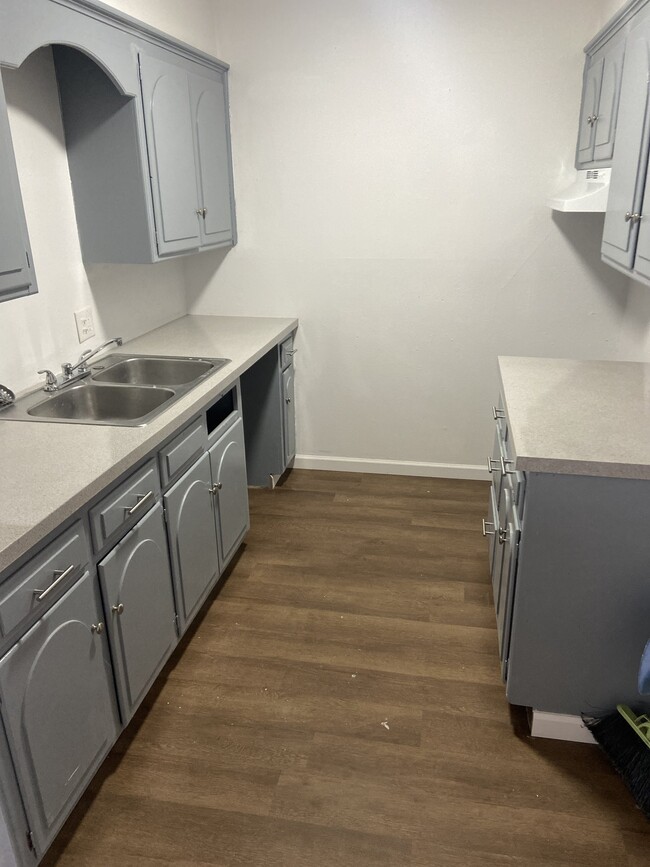 Building Photo - 1167 Pine St, Unit 8