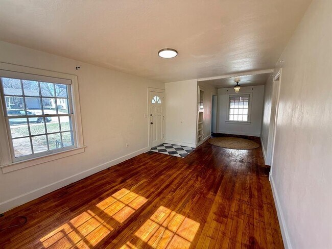 Foto del edificio - 730 S Littler Ave