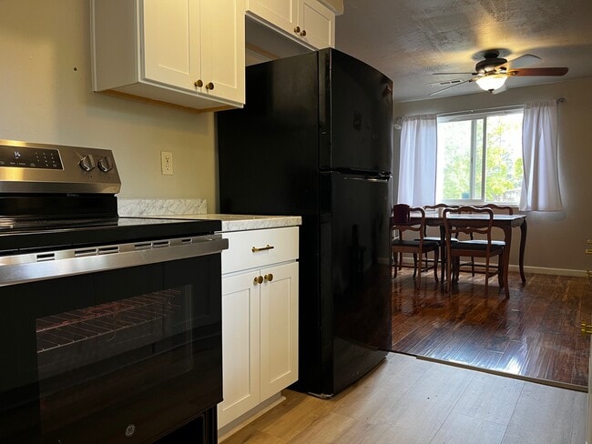 Foto del edificio - 925 Olympic Ave