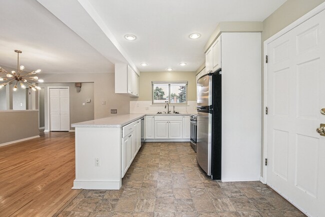 Building Photo - 994 E Costilla Ave