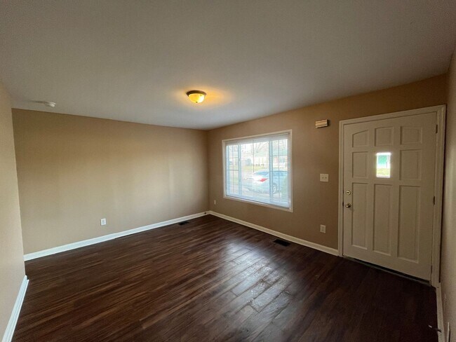 Foto del edificio - 724 Martha Dr