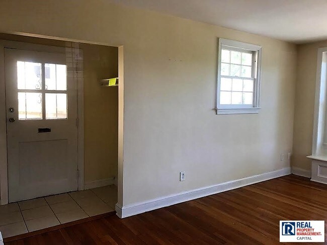 Building Photo - 2407 Fairhill Dr