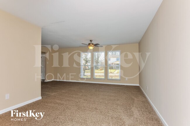 Foto del edificio - 1070 Eaglepass Ct