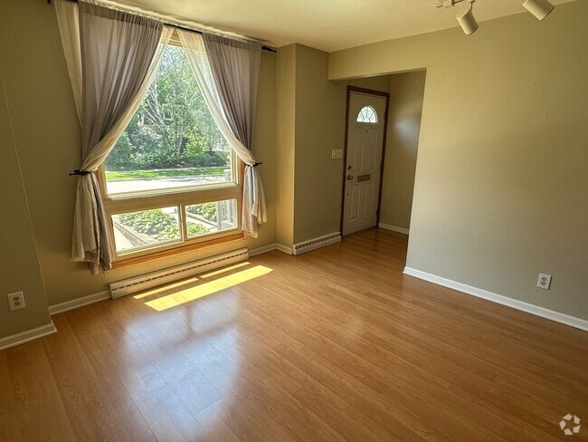 Building Photo - 2526 E Stratford Ct