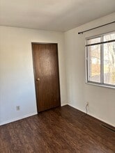 Building Photo - 10 Creston Arms Ct