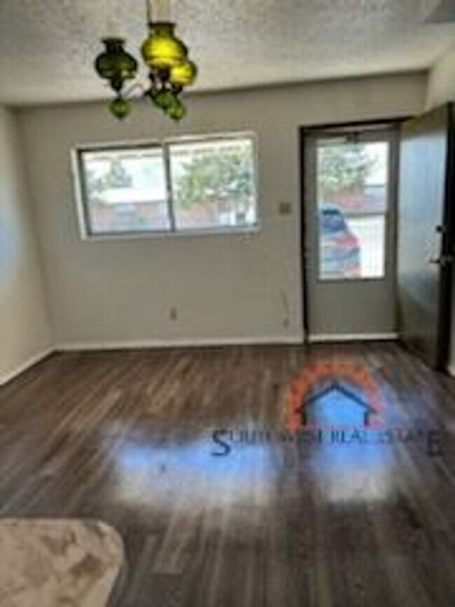 Foto del edificio - 1633 Cameo St