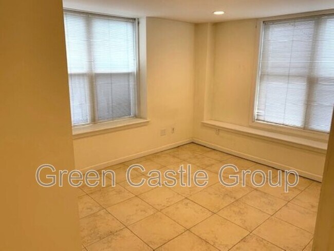 Building Photo - 361 Pearl St