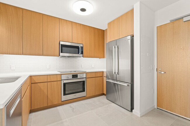 Foto del edificio - Furnished 1 bed / 1 bath / 1 parking at Sk...