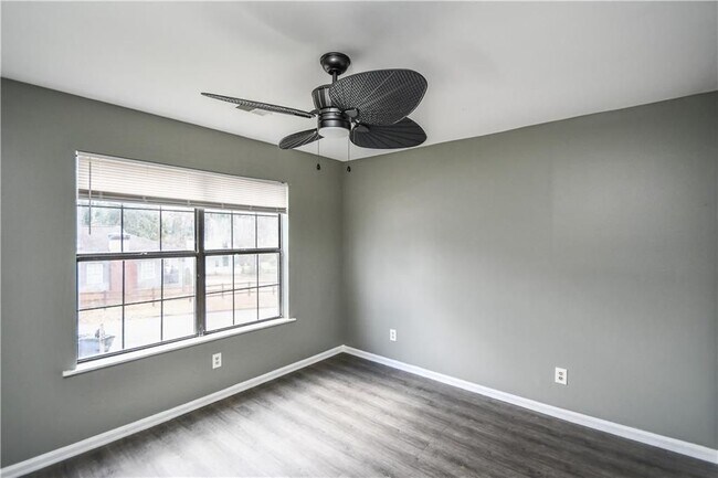 Foto del edificio - 735 Oak Dr