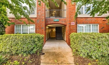 Building Photo - 2807 Bloomfield Ln