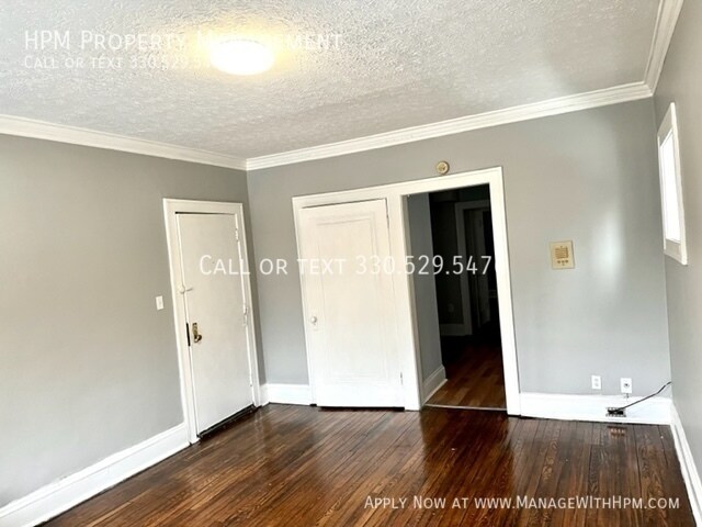 Building Photo - Updated One-Bedroom Apartment - Half Off S...