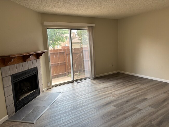 Foto del edificio - 4303 Hawks Lookout Ln