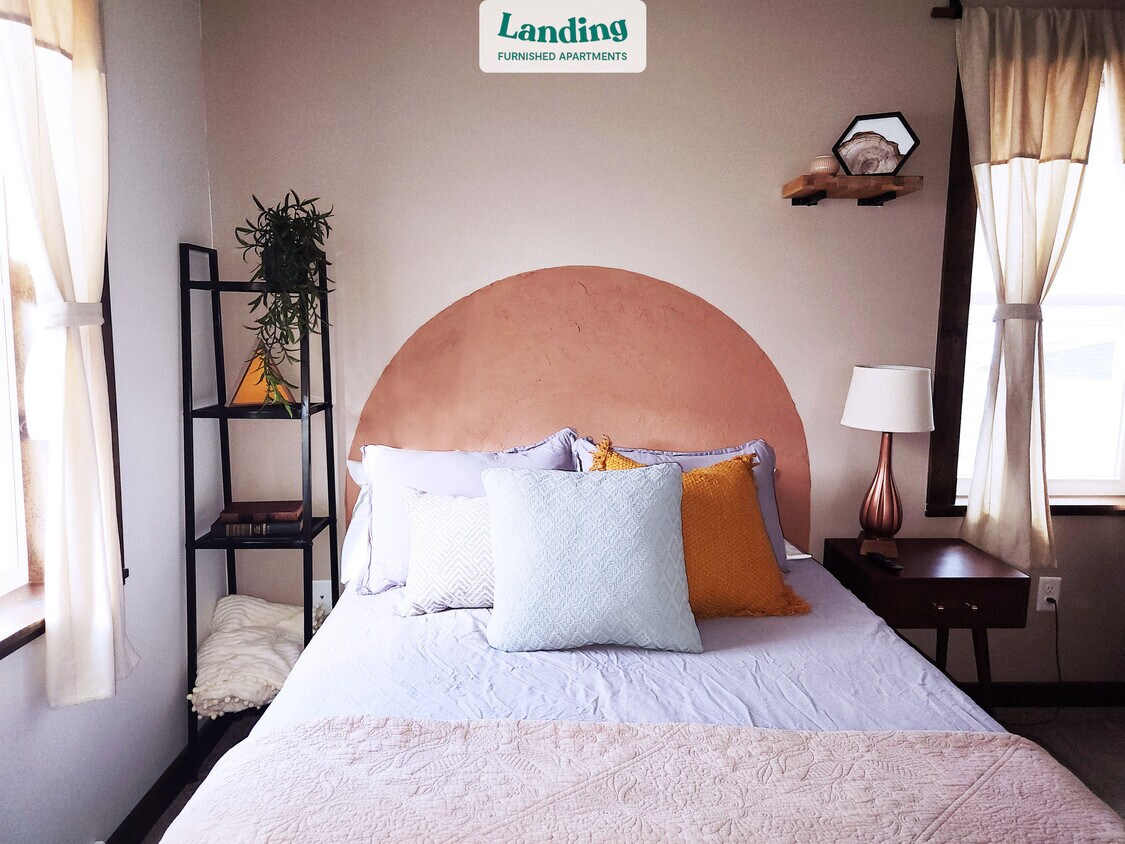 Foto principal - 2469 N Newhall Ln