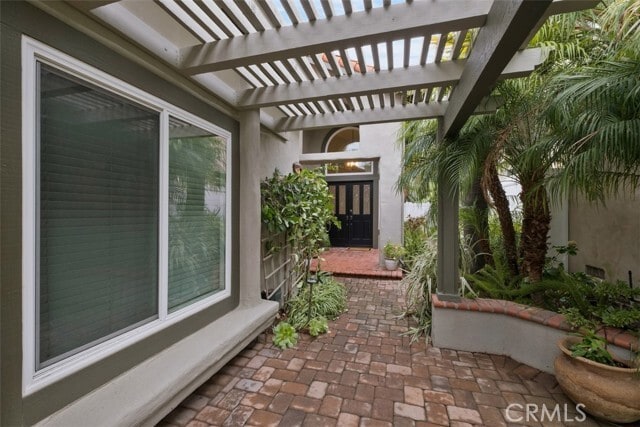 Building Photo - 17 Amarante