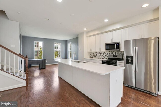 Building Photo - 9809 Wood Glen Terrace