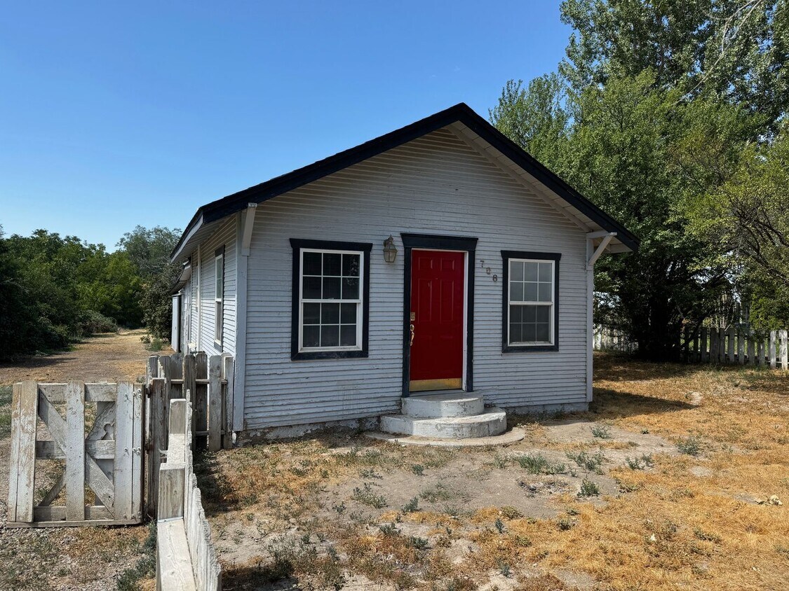 Foto principal - Newly Remodeled 2-Bedroom Home Minutes fro...