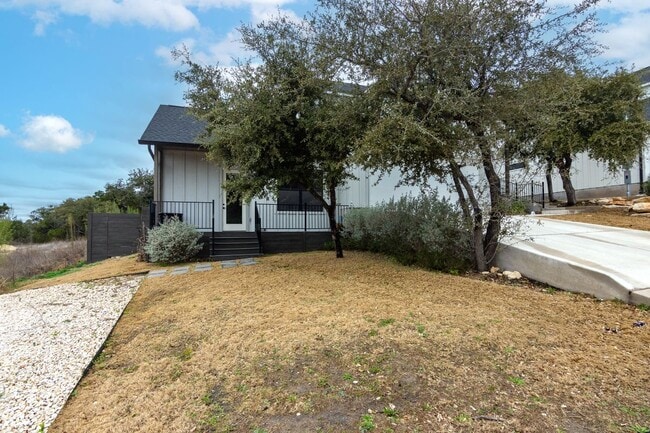Building Photo - 2802 Lawrence Dr