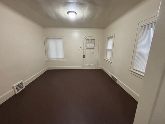 Building Photo - 4 Bedroom Home for Rent