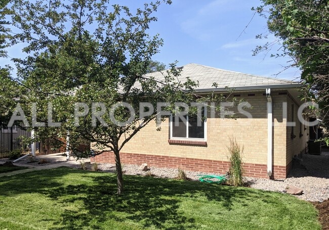 Building Photo - 1215 Cherry St
