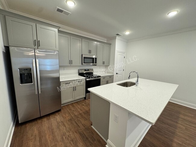 Building Photo - 3BR/3.5BA Unit in South Grove