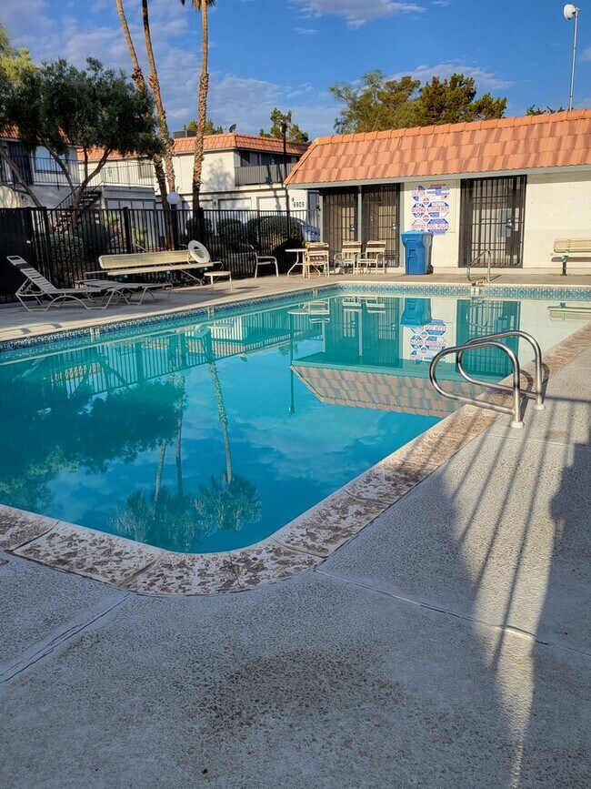 Foto del edificio - Rent Ready Single Story Townhome 3/2/ with...