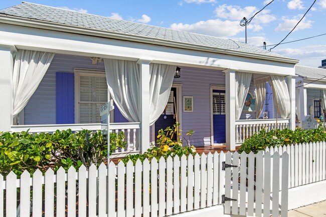 Building Photo - Charming Hydrangea Blue House - A Renowned...