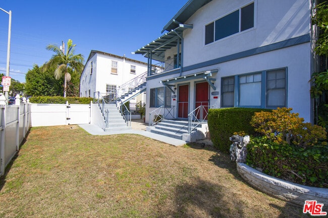 Foto del edificio - 1040 N Crescent Heights Blvd