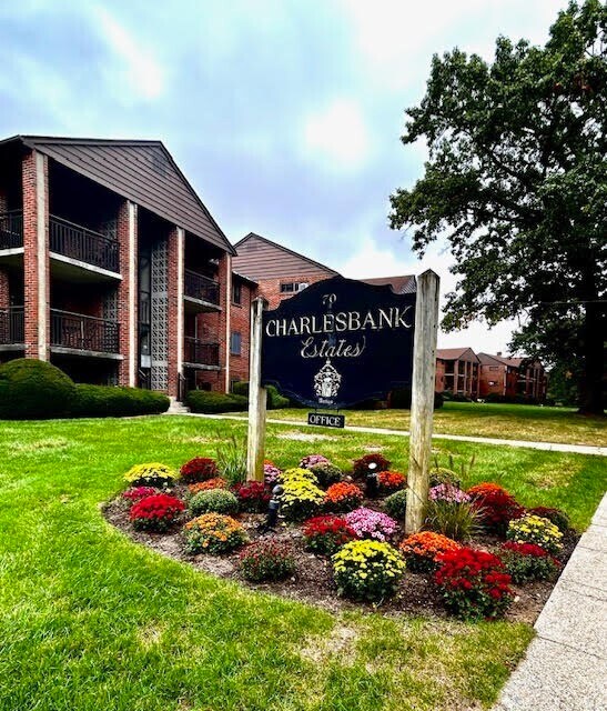 Primary Photo - 92 Charles River Rd