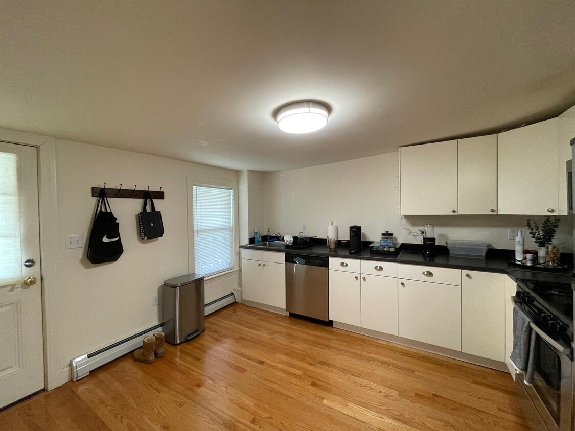 221 Albion St, Wakefield, MA 01880 Townhome Rentals in Wakefield MA