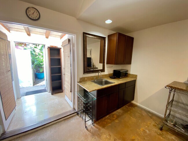 Foto del edificio - 8106 Rayford Dr