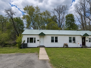 Building Photo - 513-515 River Rd