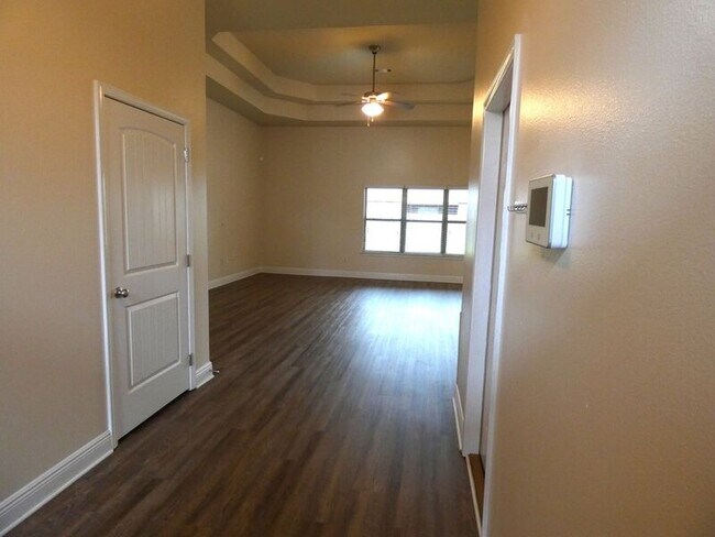 Building Photo - 5927 Palermo Dr