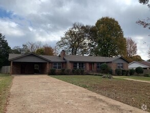 Building Photo - 2224 Bower Dr