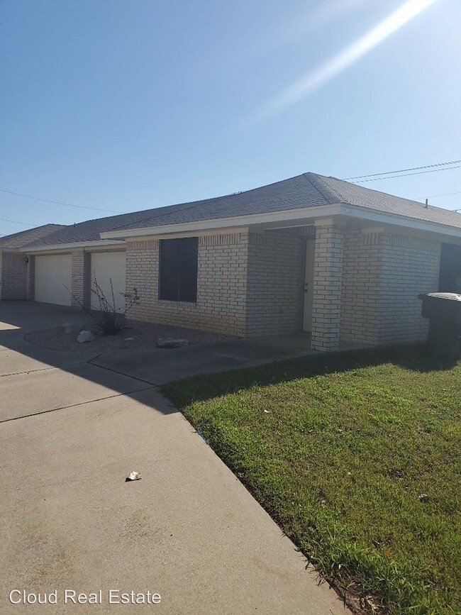 Building Photo - 914 McDaniel Cir