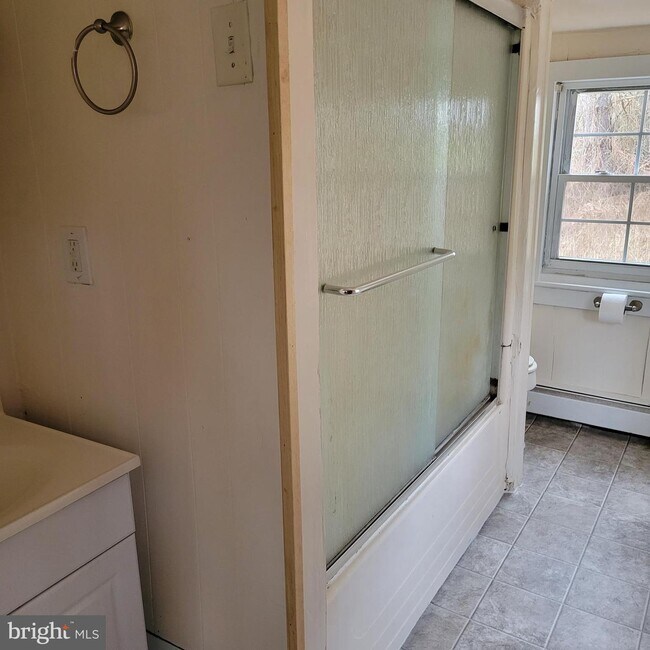 1759 Deep Creek Rd, Perkiomenville, PA 18074