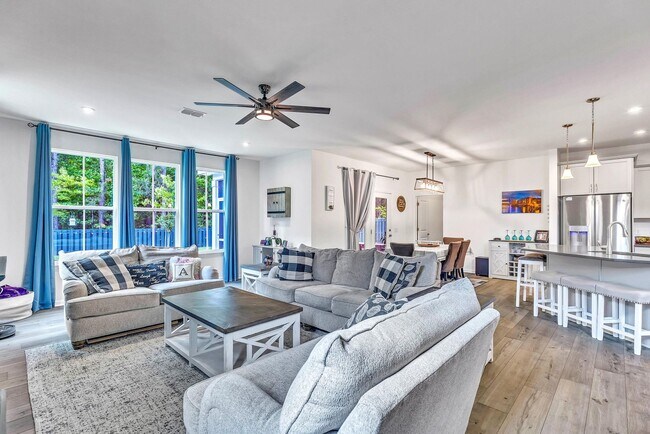 Foto del edificio - Like New 4 Bed/2.5 Bath in The Commons - R...