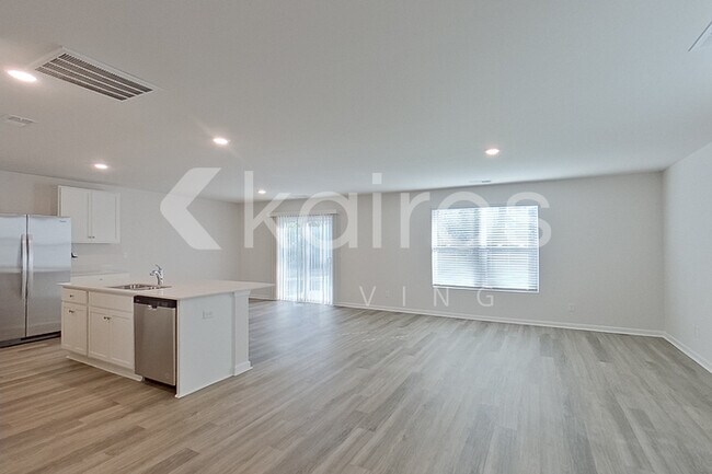 Foto del edificio - 125 Inez Ave