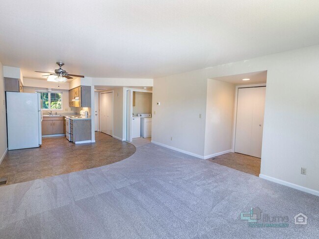 Foto del edificio - 3493-3493 Hawthorne Ave NE